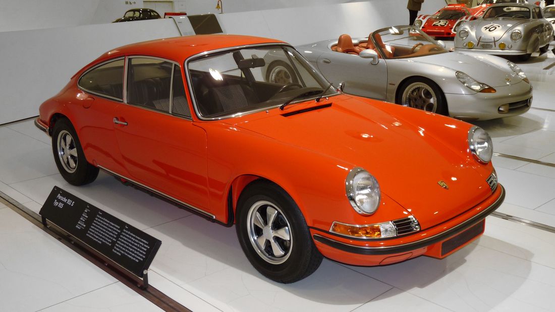 Picture of 1970 911 with bright orange paint sitting in a Porsche Museum